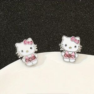 Hello Kitty studded Earrings